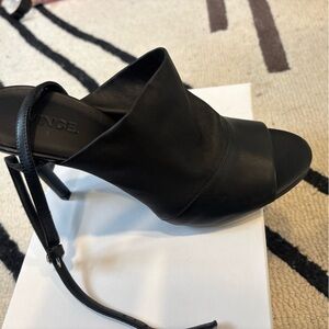 Brand Nee Vince Grace Black Ankle Strap Heels size 8 1/2